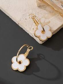 1 对时尚经典优雅奢华法式风格百搭幸运甜美白四叶草女士圈形耳环（无礼盒） - 白色 - 查看 5