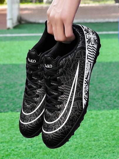 1 par ungdomsskor i PU-läder, slitstarka, spiktåliga, halkfria och stabila professionella fotbollsskor lämpliga för daglig sport under alla årstider