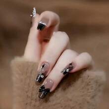Nail art con punta francese bianca lucida - Unghie finte lunghe e lucide da ballerina con colla - Pearl Line Design, unghie finte adesive riutilizzabili per donna, nail art fai da te