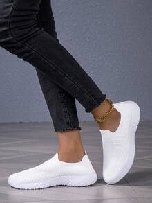 女士白色透气针织休闲平底一脚蹬鞋，轻便舒适，适合休闲、运动和日常穿着。 - 白色 - 查看 4