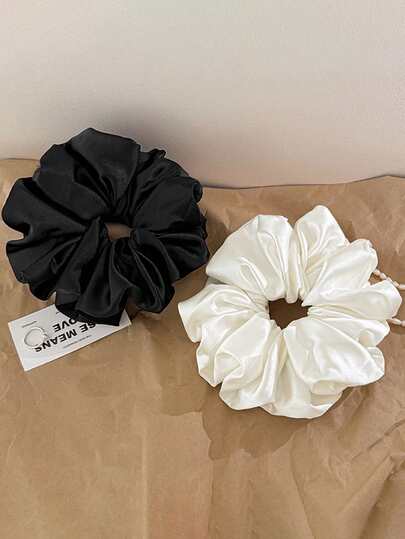 2条/1条装 女士15.3厘米/6.02英寸丝滑缎面黑白超大号发圈，时尚百搭高端优雅简约纯色发绳，适合日常、休闲、派对、通勤、海滩等场合，可打造马尾辫、发髻等发型，也可用于洗脸、化妆等场合，是服装搭配、发饰、发圈、发绳、运动、居家美容、女性配饰、家居健身、女性配饰、头部配饰、弹性发带等。