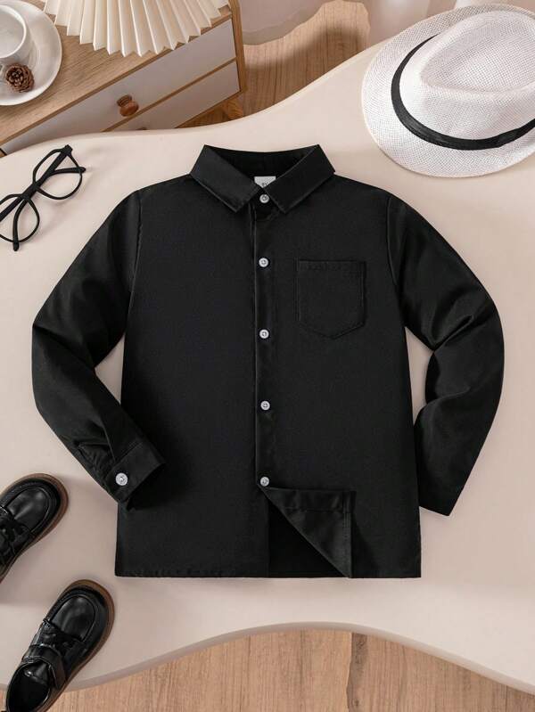 Camisa de vestir formal negra clásica para jóvenes y hombres en estilo universitario informal con bolsillo floral en parche, manga larga