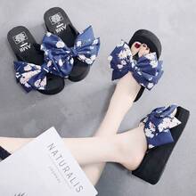 Women Platforms & Wedge Sandals - 8公分人字拖加迷你碎花大蝴蝶結 - 查看 3