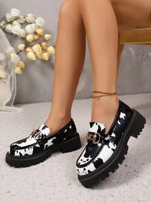 春秋拼接皮革乐福鞋，百搭休闲通勤度假街头风格，适合所有季节，一脚蹬优雅女士鞋，装饰金属扣，厚底舒适简约黑白牛纹 - 乳牛紋扣 - 查看 6