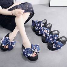 Women Platforms & Wedge Sandals - 8公分人字拖加迷你碎花大蝴蝶結 - 查看 5