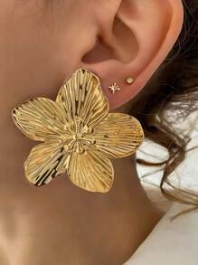 French Court Style Matte Retro Golden Flower Metal Earrings High-End Design Earrings