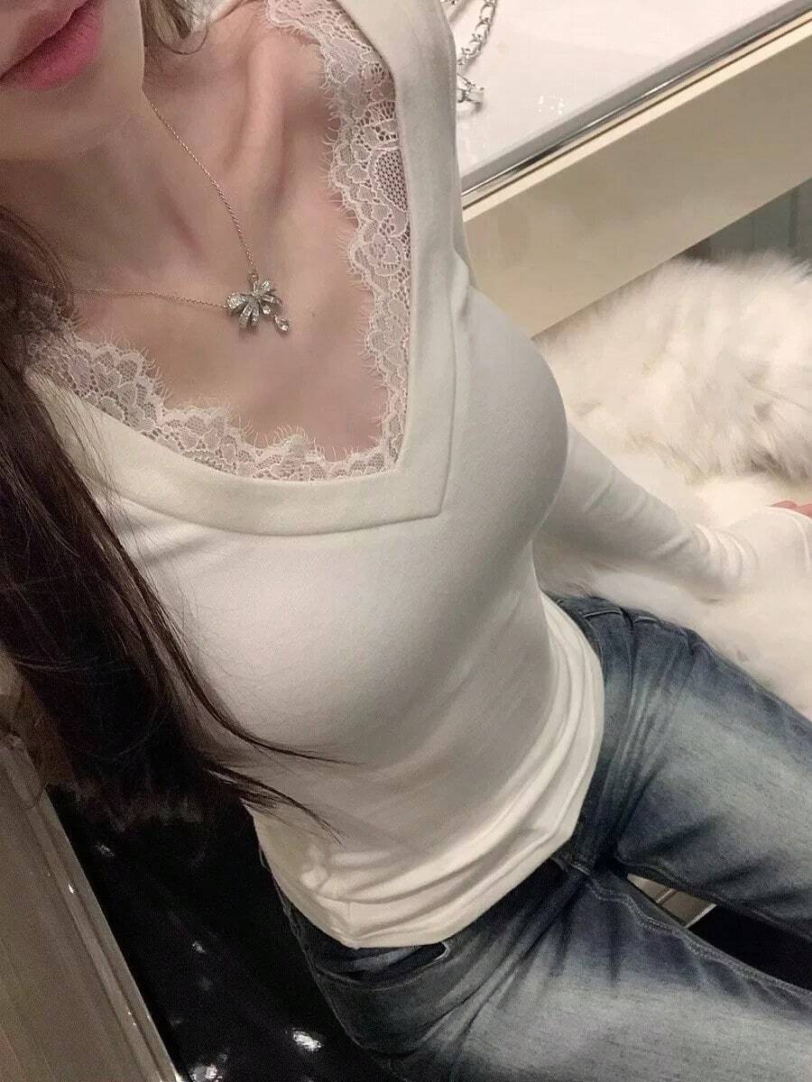 女士秋季蕾丝边饰V领修身衬衫,百搭优雅上衣,适合叠穿,蕾丝拼接刺绣,适合晚宴约会,白色春季款 - 白色 - 查看 1