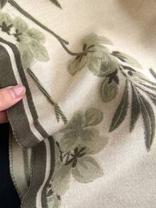 1条优雅花卉植物图案提花仿羊绒保暖围巾/披肩，百搭女士单品，适合秋冬季节，可日常搭配连衣裙，亦可作装饰。 - 橄欖綠 - 查看 4