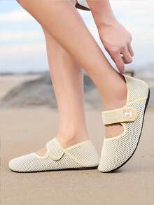 Giày đi nước thoáng khí, nhanh khô dành cho người lớn, với phần mũi rộng rãi và dây đeo có thể điều chỉnh, nhẹ và mềm, lý tưởng cho bơi lội, các môn thể thao bãi biển và các hoạt động ngoài trời, phù hợp để sử dụng quanh năm. - Màu be - Xem 4