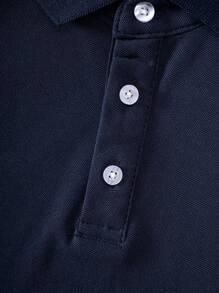 年轻男孩经典红色纯色短袖 Polo 衫，适合日常外出、聚会、演出