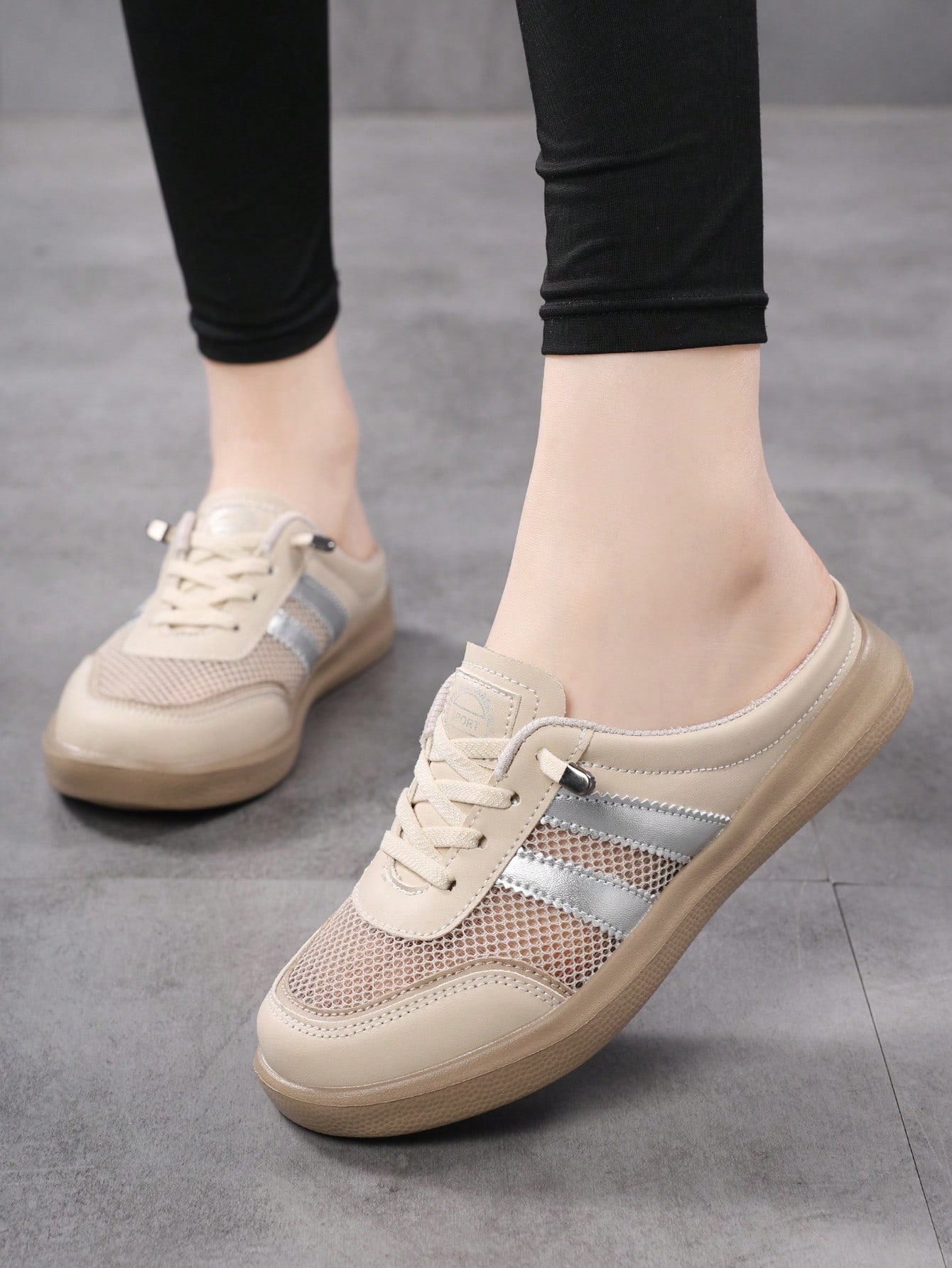 أحذية رياضية كاجوال للنساء بتصميم انزلاقي من الشبك...