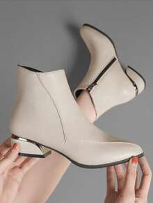 女式踝靴，低跟，粗跟，浅灰色，秋冬，设计感，日常穿着，皮革工艺，尖头，时尚风格，适合现代女性，休闲和办公场合 - 米色 - 查看 1