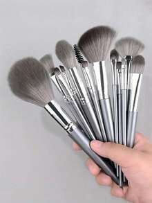 14-Piece_Set_Makeup_Brush_Set_For_All_Skin_Types,_Soft_Fluffy_Cosmetic_Tools_With_Plastic_Handles,_Unscented_Nylon_Bristles,_Pal - Silver - View 4