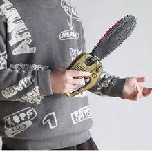 1件万圣节角色扮演塑料玩具，包含逼真斧头、逼真电锯、逼真美元道具、派对用品。注意：由于手工制作，不同部件可能存在轻微划痕、串色、染色、褪色或色差，均属正常现象。[部分组件随机选择，可能存在颜色差异] - 彩色 - 查看 4