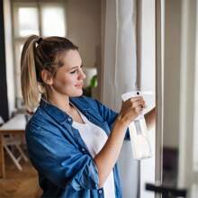 1 sticlă de pulverizare cu ulei de măsline, fabricată din material PET, potrivită pentru a conține diverse lichide, aplicabilă pentru grătar în aer liber, grătar, alimente cu conținut scăzut de grăsimi, salată, bucătărie, grătar, friteuză cu aer și camping, potrivită pentru femei, grătar ușor de acasă, pulverizator, sticlă de pulverizare reîncărcabilă. Gadget de bucătărie, accesoriu de bucătărie, sezonul de întoarcere la școală (culoare și stil aleatoriu)