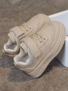 Nuovi stili primavera-autunno 2025: scarpe sportive bianche, scarpe casual traspiranti, scarpe stile coreano, scarpe antiscivolo con suola morbida e slip-on per bambini e bambine