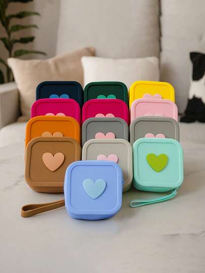 1个硅胶零钱收纳小方袋，可作润唇膏袋、耳机收纳袋、身份证袋、便携式狗粮袋、数据线移动电源收纳袋、拉链袋，小巧大容量，防溅/防潮/防霉/防震，手提钥匙扣式小包，适合居家、外出、旅行使用。也可作化妆包、梳妆包、化妆袋、小化妆包、圣诞礼物、礼品袋/小手提包、化妆品收纳包、迷你收纳袋、大容量收纳袋、圣诞礼物、女士礼物、化妆包、旅行必备品。