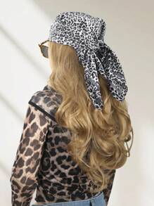 1 件女士轻质豹纹方形围巾，适合街头、海滩、度假、头带、围巾、头巾