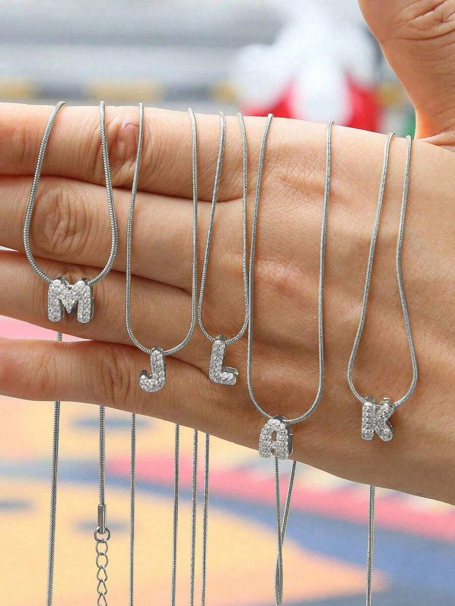 1件不锈钢英文字母吊坠项链，适合女孩、儿童、家人、朋友，可作为生日礼物或日常佩戴。 - 銀色 - 查看 1