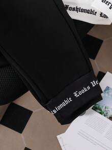 Ein stilvolles und attraktives Set aus Rundhals-Sweatshirt mit Buchstaben-Aufdruck und langen Ärmeln für Jungen, mit einzigartigem Design und bequemem Stoff, perfekt für Outdoor-Urlaube und Lässig Kleidung im Herbst und Winter