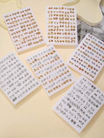 50对装卡通水钻星星、音符、蝴蝶结、心形塑料耳环套装，可爱清新设计，颜色随机，适合女孩生日派对佩戴或作为礼物