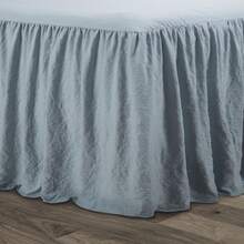Juego de 3 piezas Lush Decor Colcha con falda con volantes, Reina, Azul Lago - Ropa de cama azul para cama Queen - Colcha con volantes - Decoración de granja vintage - Lago Azul - Ver 6