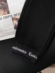 Ein stilvolles und attraktives Set aus Rundhals-Sweatshirt mit Buchstaben-Aufdruck und langen Ärmeln für Jungen, mit einzigartigem Design und bequemem Stoff, perfekt für Outdoor-Urlaube und Lässig Kleidung im Herbst und Winter