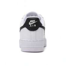 Nike 空军一号 '07 女款运动鞋，经典篮球鞋设计，SK 皮革鞋面，醒目配色，轻盈透气，气垫缓震，加厚鞋领 DD8959-103 - 白色/黑色 - 查看 4