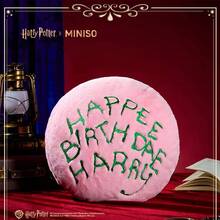 MINISO 哈利波特系列16号海格的蛋糕靠垫，创意蛋糕设计，柔软的毛绒材质，舒适的倚靠体验，客厅卧室放松必备，适合作为生日礼物或节日礼物 (1件) - 粉色 - 查看 2