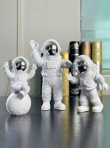 3pcs Delicate Astronaut Shaped Decoration, Made Of Abs Material, For Outdoor Garden Home Living Room Desktop Decoration, Birthday Cake Party Decoration Accessory Best Gifts Birthday Graduation