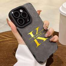 定制手机壳适用于 17 16 15 14 13 12 11 Pro Max 17 Air 14 15 16 Plus 个性化首字母名称 3D DIY 雕刻金色字母后盖烫印技术奢华韩国哑光皮革防震外壳皮套节日礼物送给爱人朋友家人自己孩子 - 深灰色 - 查看 2