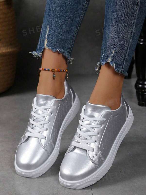 Nuevas zapatillas casuales de plata de mujer, zapatos planos con cordones, zapatos casuales de moda y cómodos para uso diario
