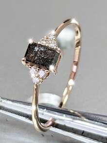 1 件优雅闪亮空心方晶锆石镶嵌戒指，适合女性，适合送给家人/朋友/爱人的订婚珠宝礼物 - 灰色 - 查看 1