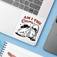 1 PIEZA Pegatina divertida con meme "¿Soy el drama?", pegatina humorística de una rana vaquera, pegatina para portátil con frase relatable para autoconciencia, adhesivo brillante y resistente al agua para botellas, tumblers y teléfonos, regalo gracioso para amigos e introvertidos, gráfico de cita popular para personalización expresiva, acento de declaración excéntrica