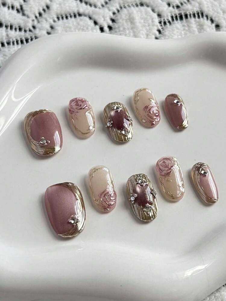 10片手工制作的短款美甲贴片，圣诞礼物，假指甲，黑白波点图案，棕色指甲，手工绘制金属立体造型，高端奢华短款方圆美甲，可重复使用，可拆卸，附赠工具包，适合喜欢日常佩戴的女孩，也是节日礼物的理想之选。指甲胶水 - 彩色 - 查看 1