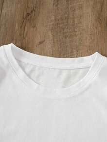 Cartoon strawberry pattern and alphabet slogan print describing strawberries,Casual Round Neck Short Sleeve T-Shirt,Oversize Loose Comfortable Cotton Blend Suitable For Summer Getaway,Unisex Solid Color Multi piece Tees Set .For Women Andfit，couples out out， - 白色+黑色 - 查看 6