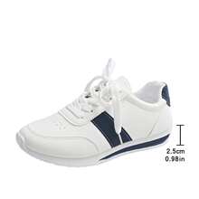 حذاء رياضي نسائي جديد لربيع/صيف 2025 من شبكة تنفس قابل للانزلاق، خفيف الوزن للاستخدام اليومي، أحذية رياضية بيضاء متعددة الاستخدامات