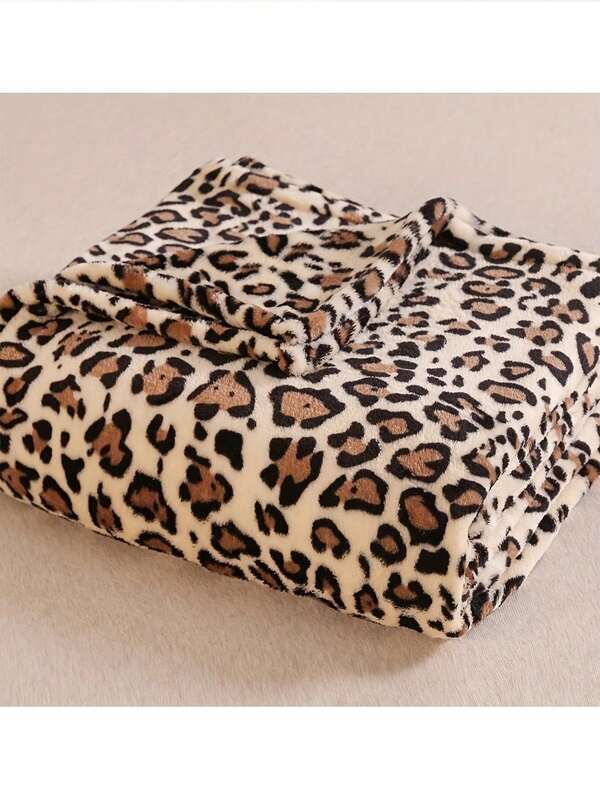 1 pătură de flanel cu imprimeu leopard la modă - moale, caldă, elegantă, potrivită pentru somn la birou, canapea, călătorii, camping, toate anotimpurile, poliester ușor, lavabilă la mașină, textură modernă de leopard, cadou excelent pentru Halloween, Ziua Recunoștinței.