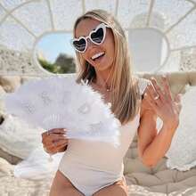 1pc White Feather Non-Folding Fan (13.38inch/15.75inch/18.9inch), Bridal Fan, Faux Pearl & "Bride" Letter Decor Fan, Bridal Shower Decoration Gift, Bachelorette Party Wedding Decor, Photography Prop