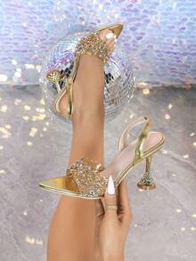 Sandalias de tacón alto con tira de tobillo, puntera puntiaguda y decoración de cristales de imitación dorados elegantes y brillantes para mujer, ideales para primavera/verano, eventos formales, bodas y fiestas - Dorado - Ver 1