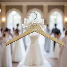 1pc Bridal Printed Pearl Wooden Hanger, Bride Dress Hanger Decor, Bride & Bridesmaid Wedding Dress Hanger, Engagement Wedding Gift Supplies, Bridal Shower Party Decor Accessory, Wedding Party Coat Hanger, No Power Needed