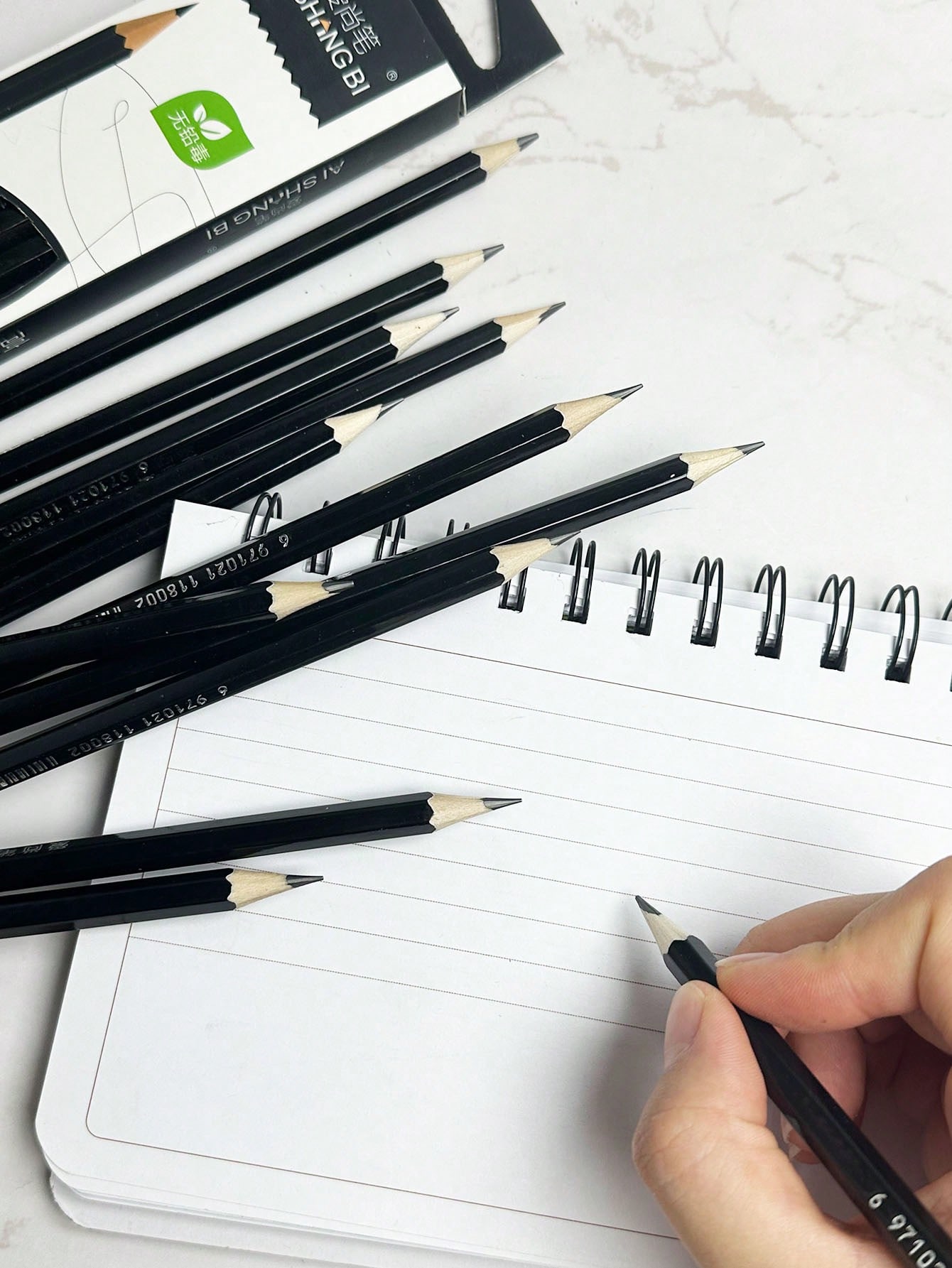 طقم 12 قلم رصاص أسود مع ممحاة + مبراة قلم – مستلزم...