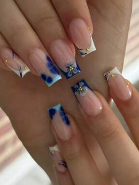 24 piezas Uñas postizas acrílicas cuadradas largas con diseño de flores 3D con decoración de perlas, incluye 1 pieza de pegamento de gel y 1 pieza de lima de uñas, uñas de punta francesa para mujeres y niñas para uso diario y fiestas, suministros de uñas