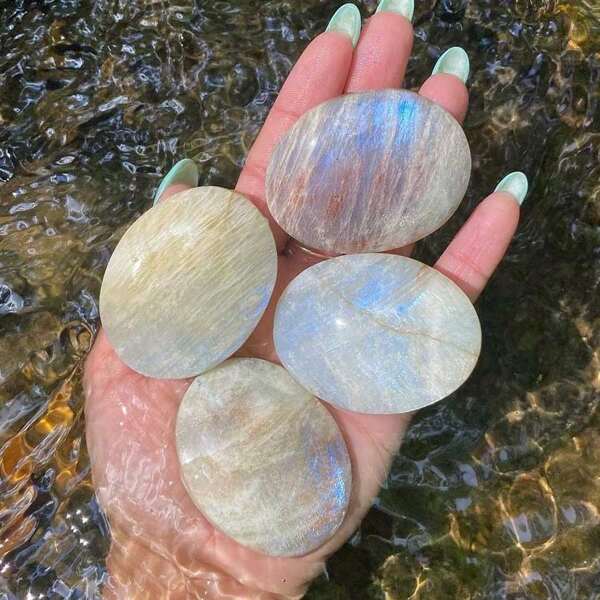 1 pieza Piedra de palma de Moonstone azul, perfecta para la colección del hogar y regalo para el Día de San Valentín y días festivos, regalos de cristal perfectos para seres queridos, perfecta para decoración del hogar y regalos