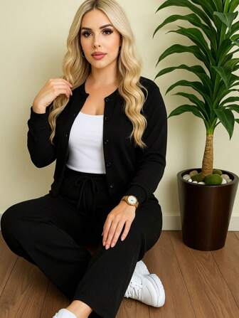 ✨ ¡CONJUNTO ELEGANTE Y CÓMODO DISPONIBLE ! ✨  ¿Buscas estilo sin complicarte? ‍♀️ Este conjunto de blusa manga larga con botón + pantalón a juego es la combinación perfecta entre elegancia y comodidad