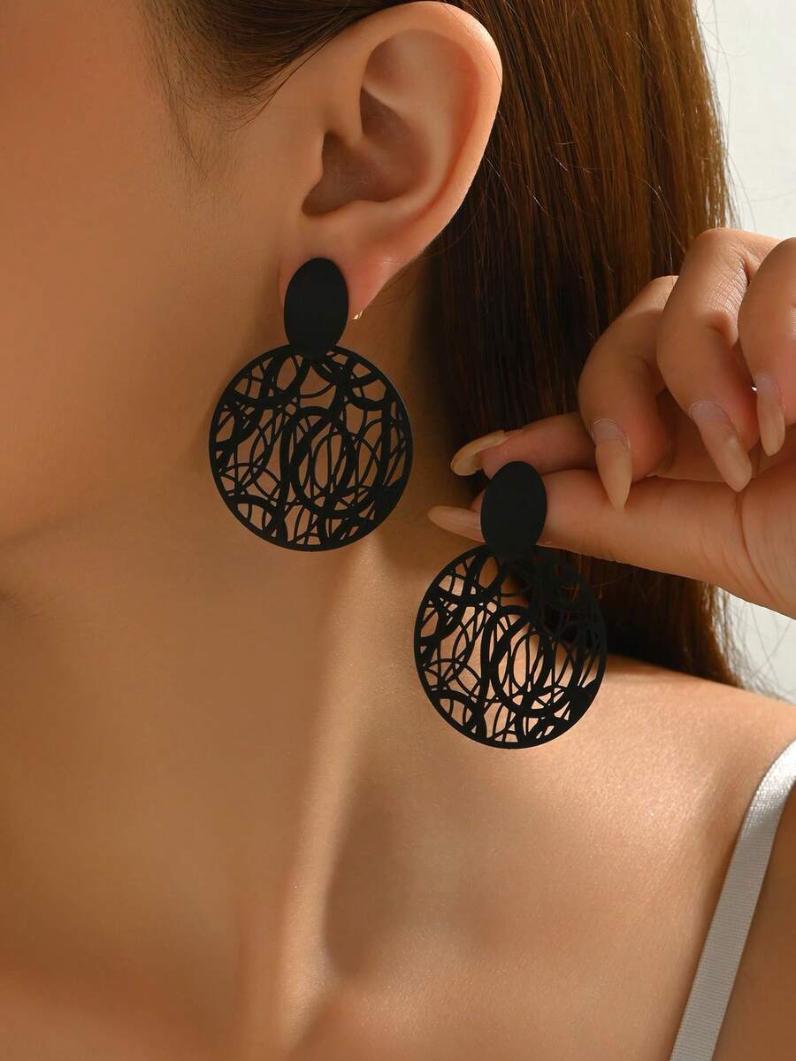 1 Pair Vintage Fashionable Versatile Hollow Round Metal Earrings, Suitable For Daily Wear - Black 993 - View 1