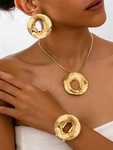 مجموعة واحدة من عقد معلق دائري و معصم لليد و أقراط ذهبية بتصميم قديمي معدني للنساء مناسبة لحضور الحفلات و تقديمها كهدية لصديقاتك - ذهبي أصفر - مشاهدة 8