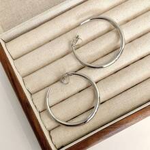 1 对时尚简约金属圆形夹式耳环，适合无耳洞女性日常佩戴