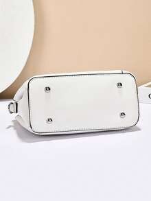 简约白色爱心装饰手提包，大容量多层单肩包，适合女孩、女士、大学生、年轻职业人士和上班族，非常适合工作、商务、通勤、上学等场合。 - 白色 - 查看 8