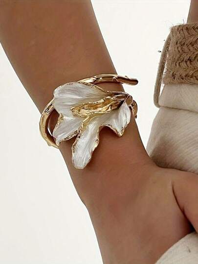 1pc Women's Elegant White Enamel Iris Leaf Bangle - Gold French Chic Design, Suitable For Daily And Party Wear, Versatile Jewelry For All Year Round